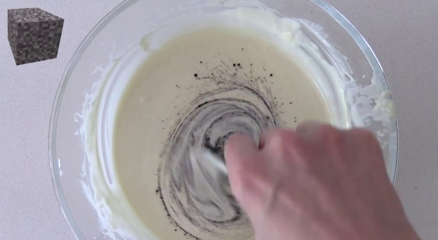 Торт майнкрафт: Для получения каменных блоков окрашиваем растопленный белый шоколад в серый цвет при помощи чёрного пищевого красителя на масляной основе.