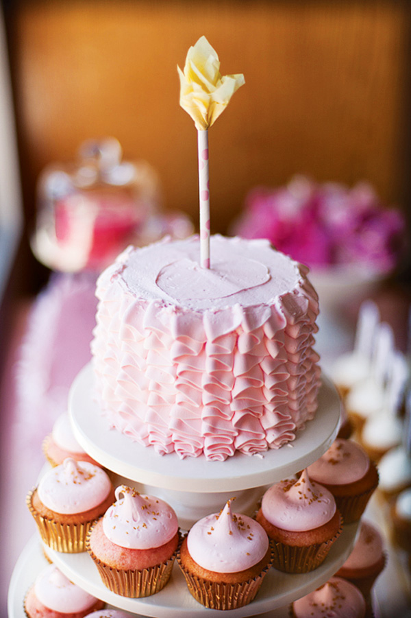 pink-ruffle-smash-cake