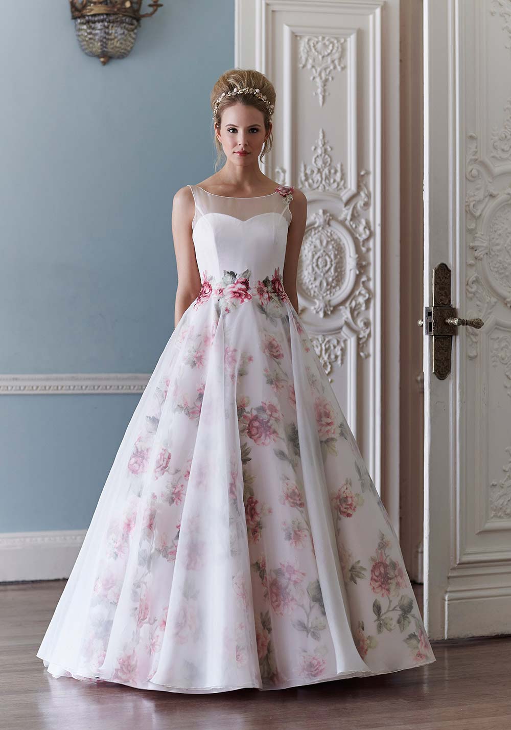 Пышное свадебное платье с цветами фото