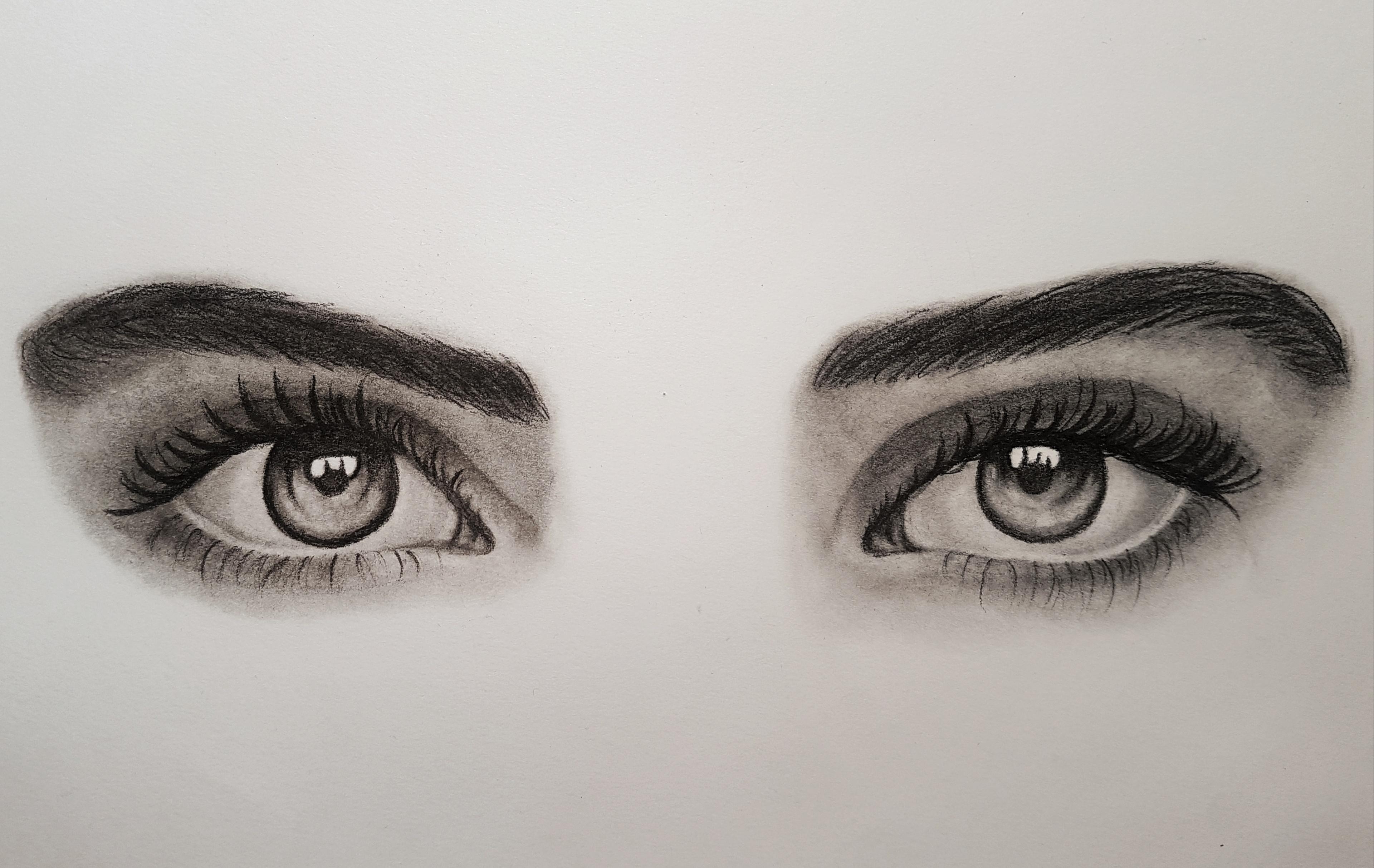 Два глаза карандашом