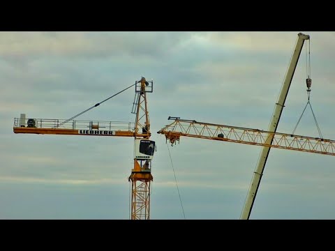 Как собирают башенный кран. How to mount a tower crane.