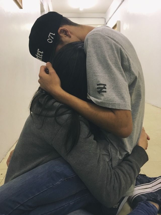 Фото на аву парень с девушкой обнимаются без лица на аву