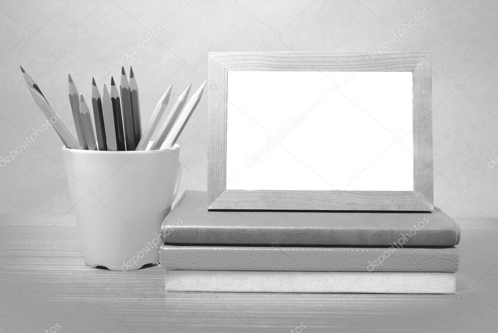 Cтопка книг черно белые картинки   подборка (4)