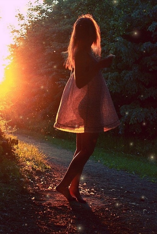 Девушка с цветами фото со спины на аву021