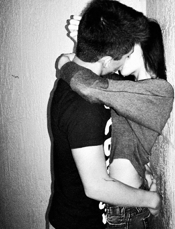 Парень с девушкой целуются фото на аву без лица016