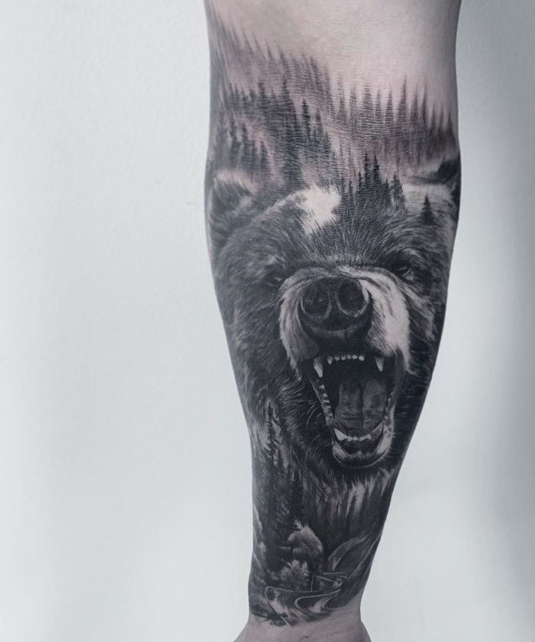 татуировка на руке лес