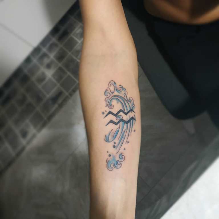 тату знак водолея